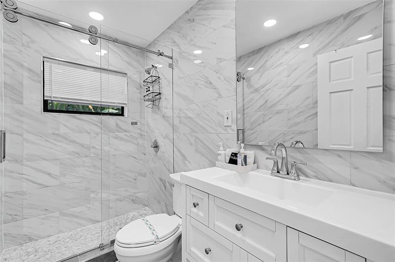Image 24 of 48 For 400 26th Dr  