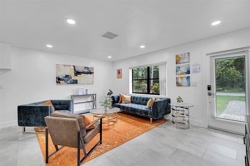 Image 7 of 48 For 400 26th Dr  