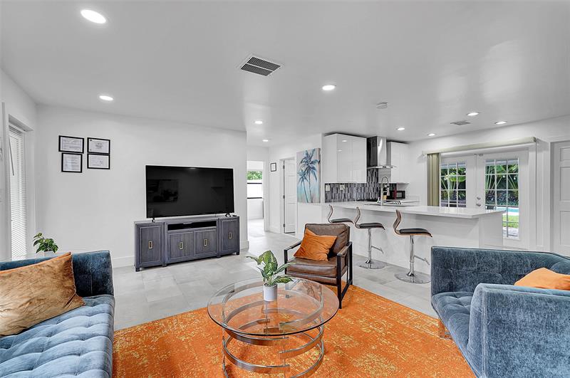 Image 8 of 48 For 400 26th Dr  