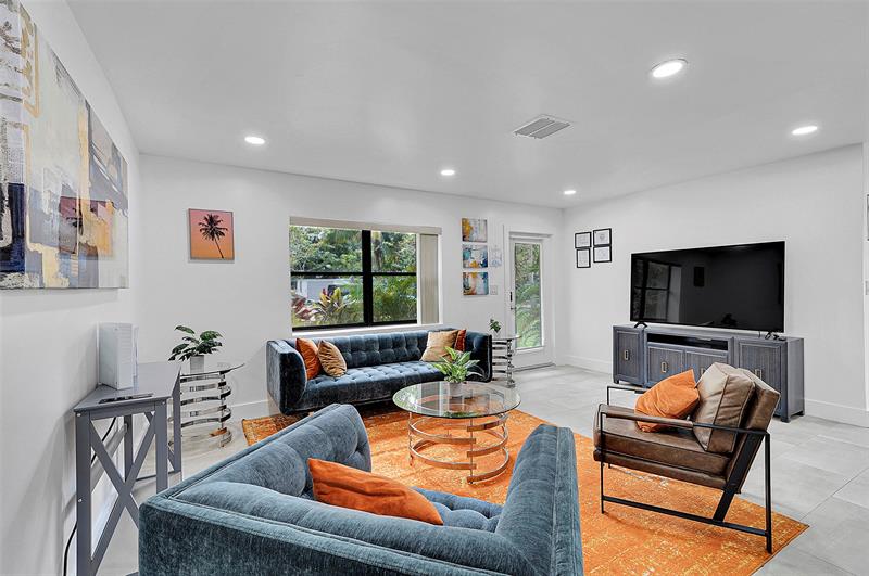 Image 9 of 48 For 400 26th Dr  
