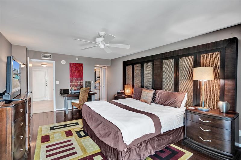 Image 18 of 59 For 1360 Ocean Blvd  708