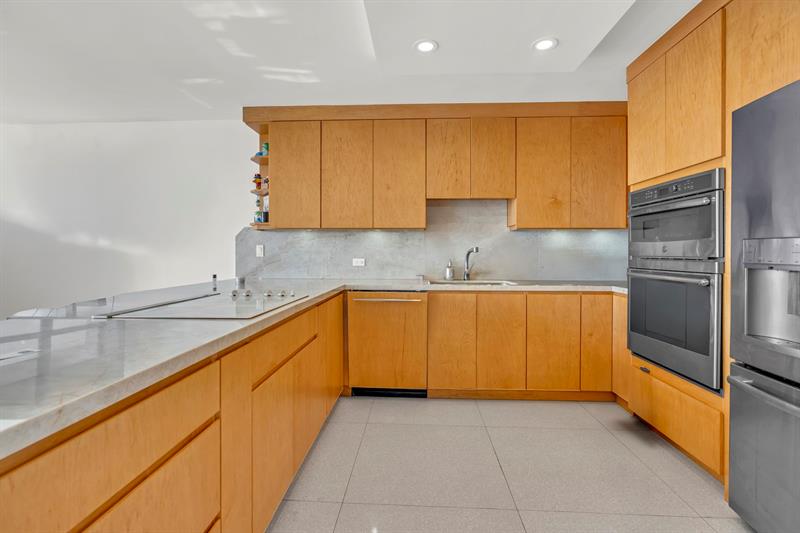 Image 11 of 63 For 11930 Bayshore Dr  404