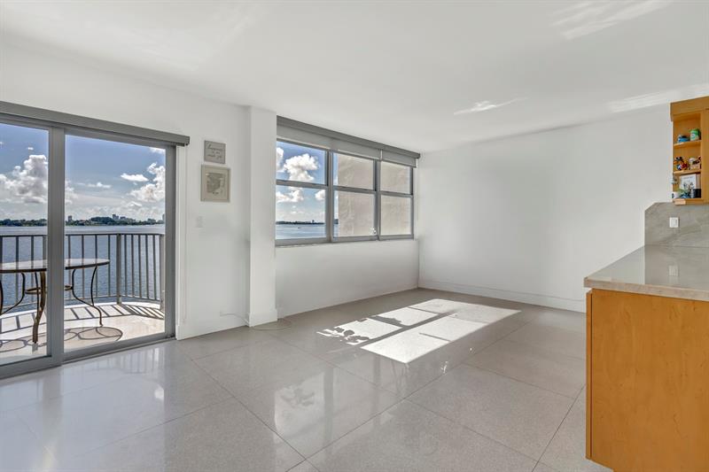 Image 13 of 63 For 11930 Bayshore Dr  404
