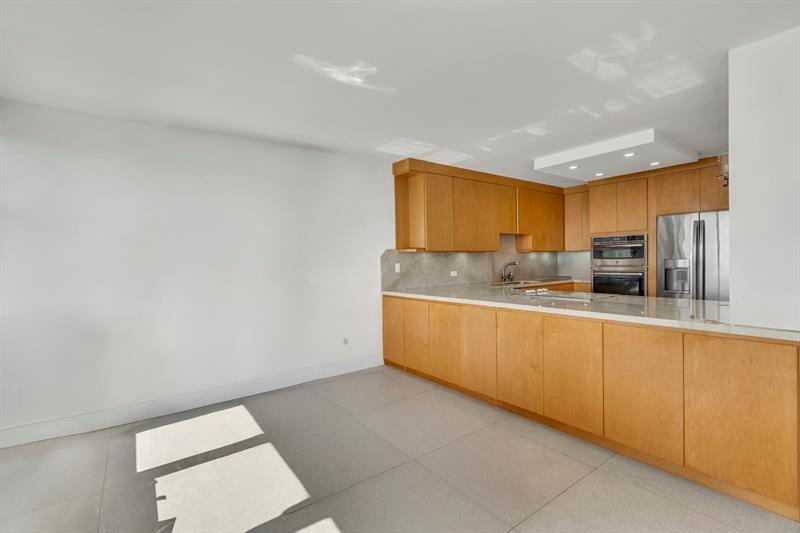 Image 15 of 63 For 11930 Bayshore Dr  404