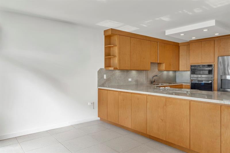 Image 17 of 63 For 11930 Bayshore Dr  404