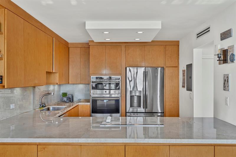 Image 18 of 63 For 11930 Bayshore Dr  404