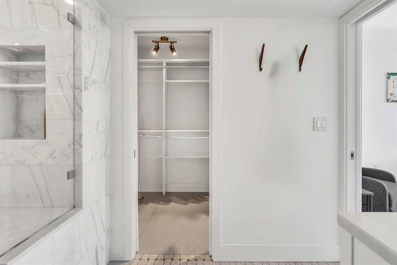 Image 23 of 63 For 11930 Bayshore Dr  404