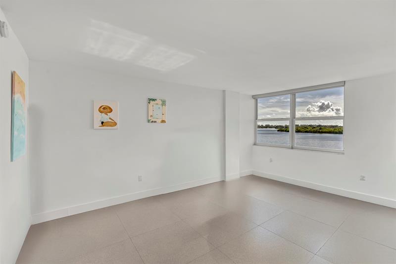 Image 24 of 63 For 11930 Bayshore Dr  404