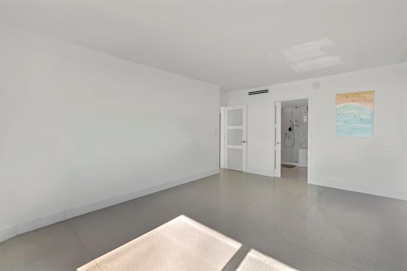 Image 26 of 63 For 11930 Bayshore Dr  404
