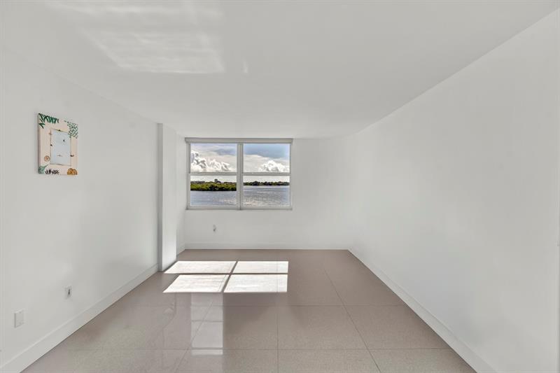 Image 29 of 63 For 11930 Bayshore Dr  404