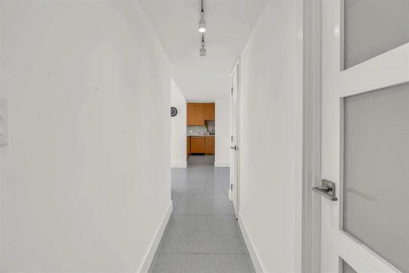 Image 32 of 63 For 11930 Bayshore Dr  404