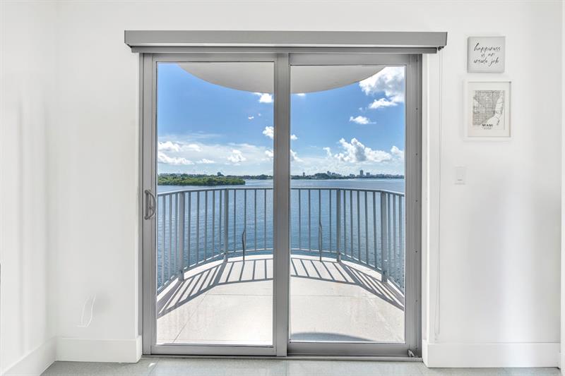 Image 33 of 63 For 11930 Bayshore Dr  404