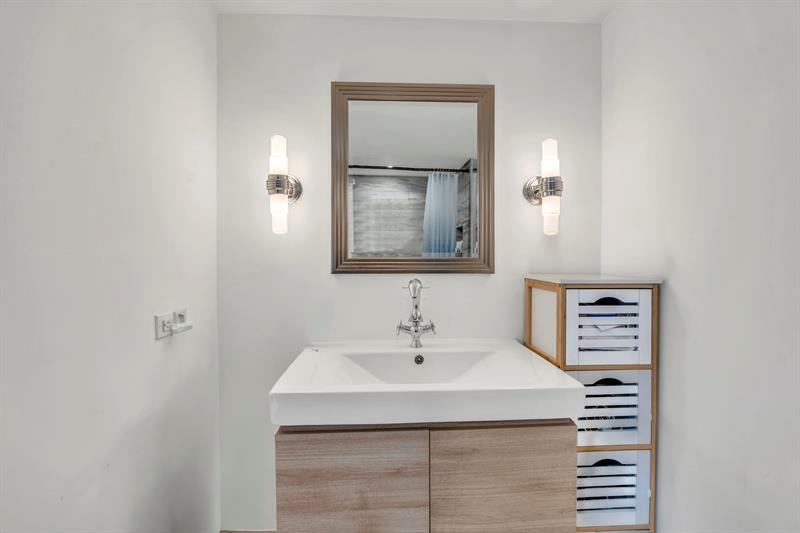 Image 35 of 63 For 11930 Bayshore Dr  404