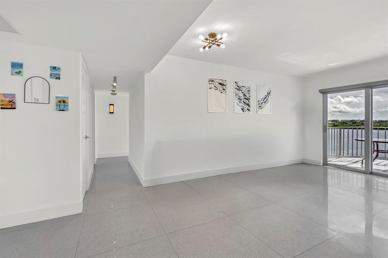 Image 38 of 63 For 11930 Bayshore Dr  404