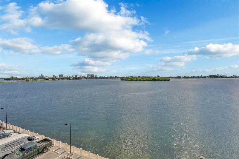 Image 40 of 63 For 11930 Bayshore Dr  404
