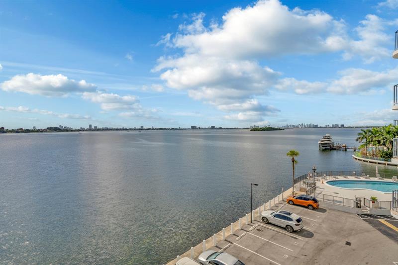 Image 41 of 63 For 11930 Bayshore Dr  404