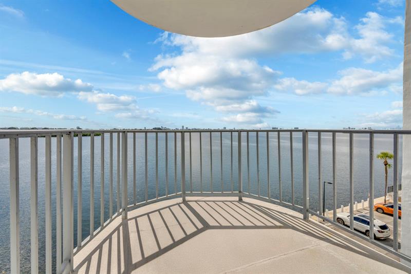 Image 43 of 63 For 11930 Bayshore Dr  404