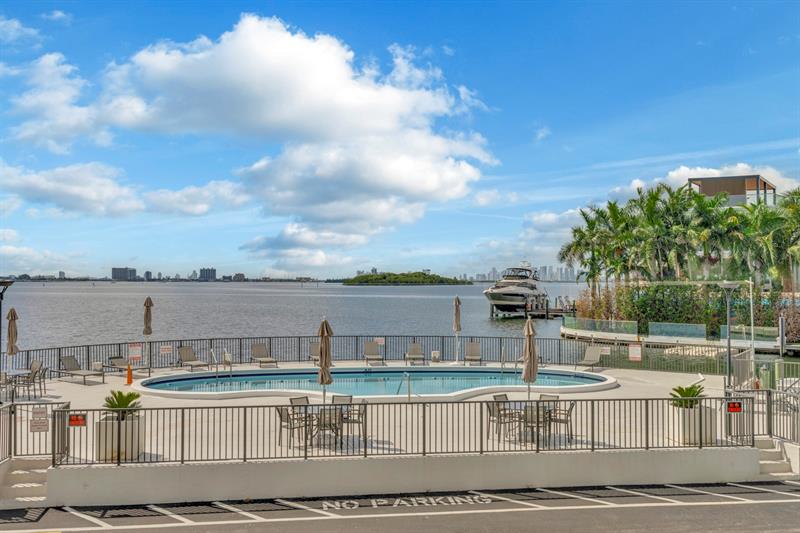 Image 52 of 63 For 11930 Bayshore Dr  404