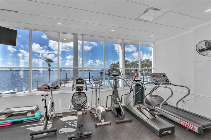 Image 58 of 63 For 11930 Bayshore Dr  404