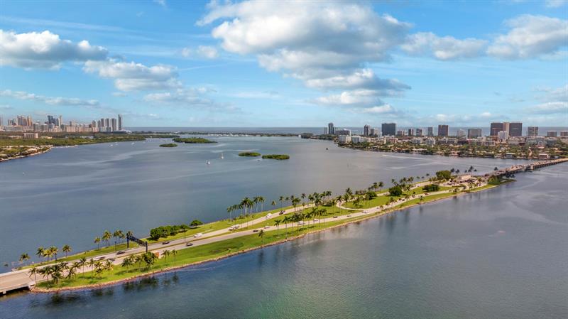 Image 9 of 63 For 11930 Bayshore Dr  404