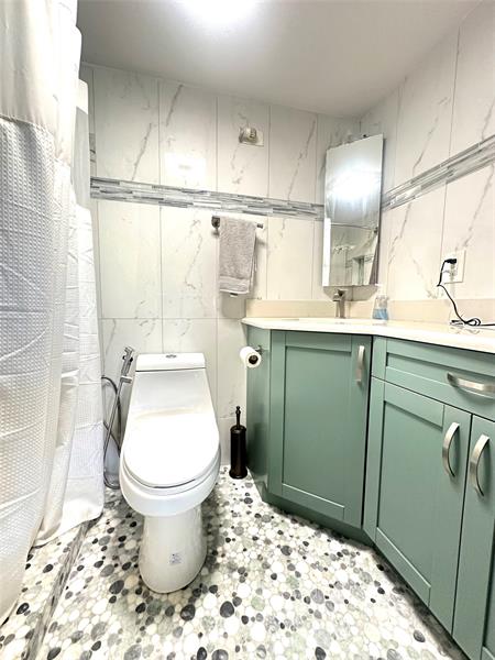 Image 16 of 61 For 1092 Newport S  1092