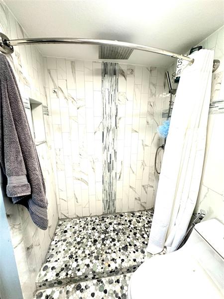 Image 17 of 61 For 1092 Newport S  1092