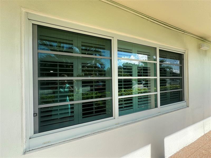 Image 23 of 61 For 1092 Newport S  1092