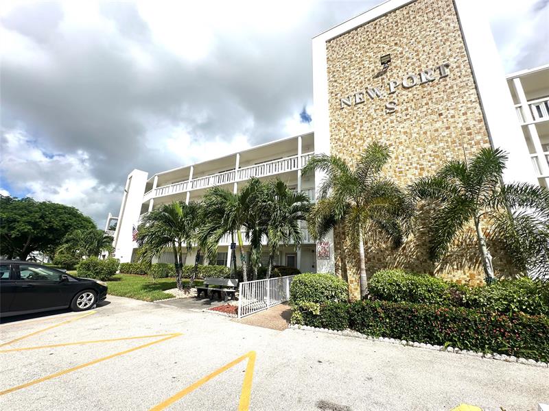 Image 27 of 61 For 1092 Newport S  1092