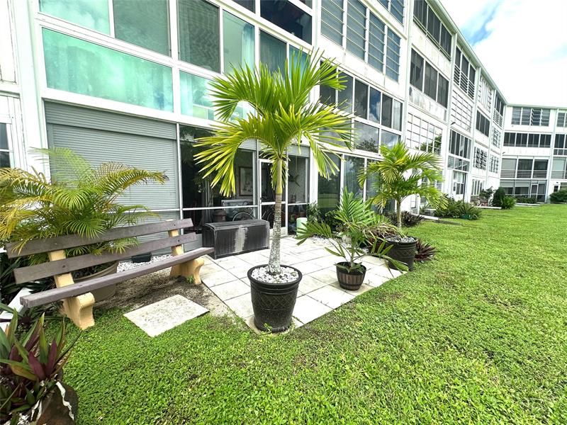 Image 3 of 61 For 1092 Newport S  1092