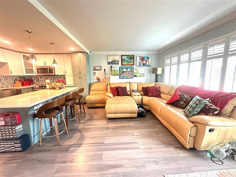 Image 5 of 61 For 1092 Newport S  1092