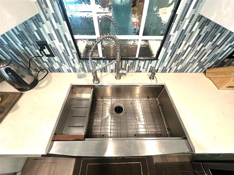 Image 8 of 61 For 1092 Newport S  1092