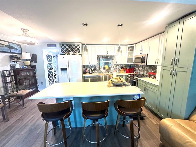 Image 9 of 61 For 1092 Newport S  1092