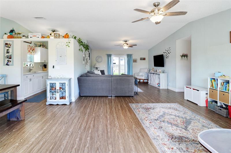 Image 3 of 16 For 719 79th Ave