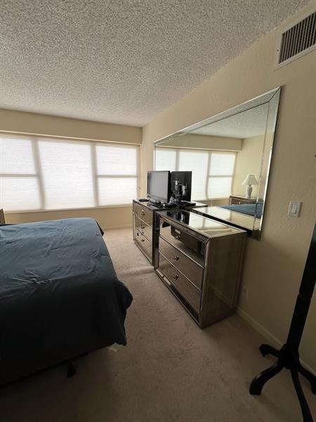 Image 19 of 27 For 3800 Galt Ocean Dr  215