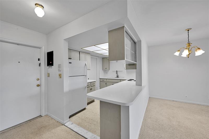 Image 15 of 42 For 2624 32nd St  217