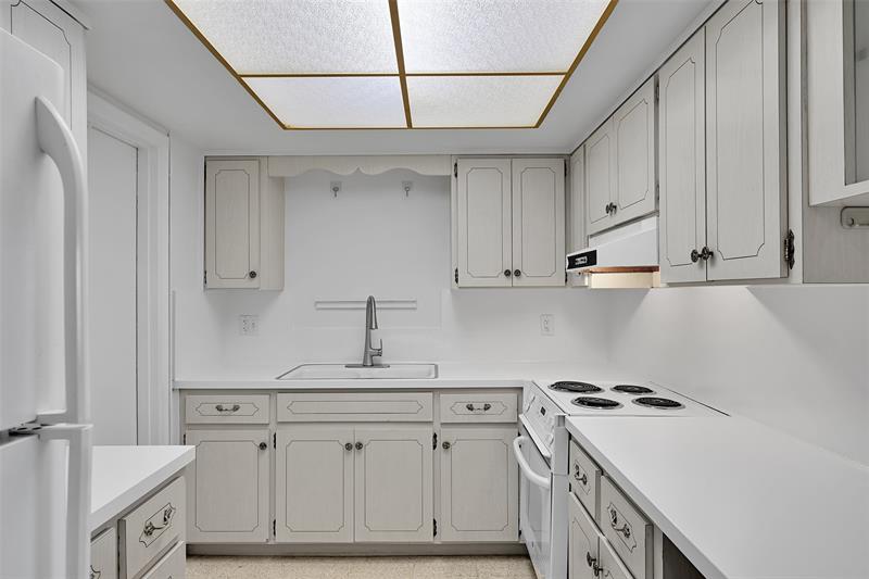 Image 17 of 42 For 2624 32nd St  217