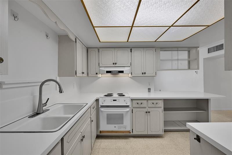 Image 18 of 42 For 2624 32nd St  217