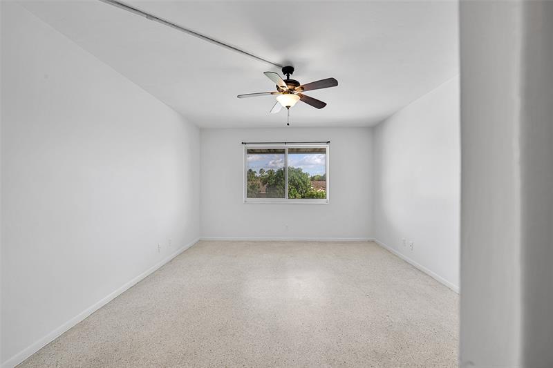Image 32 of 42 For 2624 32nd St  217