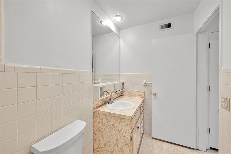 Image 38 of 42 For 2624 32nd St  217