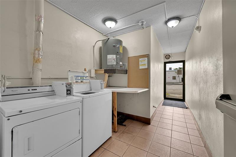 Image 39 of 42 For 2624 32nd St  217