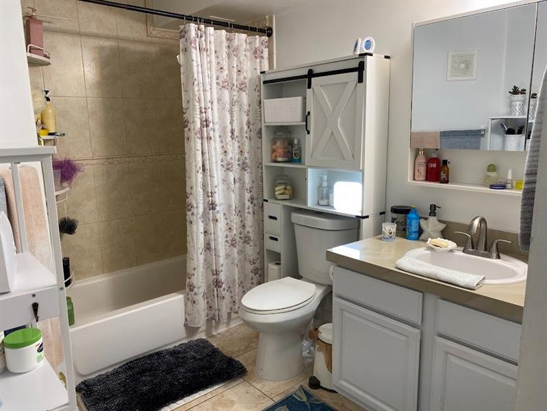 Image 11 of 33 For 801 Lyons Rd  19108
