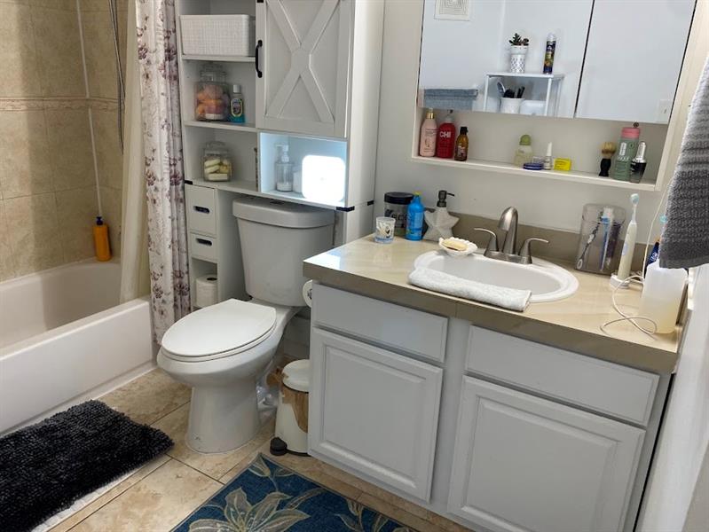 Image 12 of 33 For 801 Lyons Rd  19108