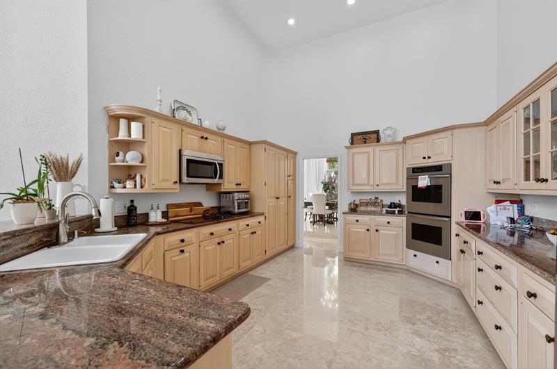 Image 16 of 70 For 10211 50th Pl