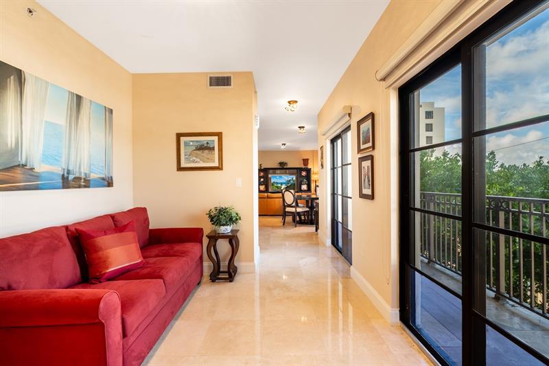 Image 23 of 32 For 2401 Ocean Blvd  403