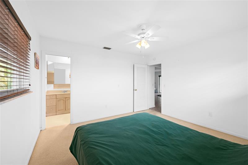 Image 13 of 32 For 2501 Ocean Blvd  301