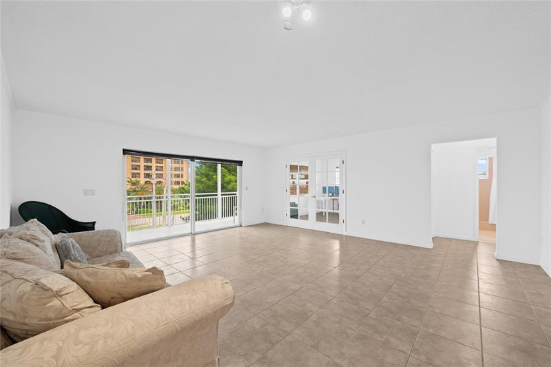 Image 15 of 32 For 2501 Ocean Blvd  301