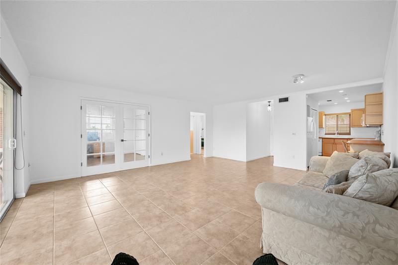 Image 17 of 32 For 2501 Ocean Blvd  301