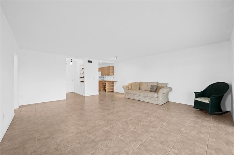 Image 18 of 32 For 2501 Ocean Blvd  301