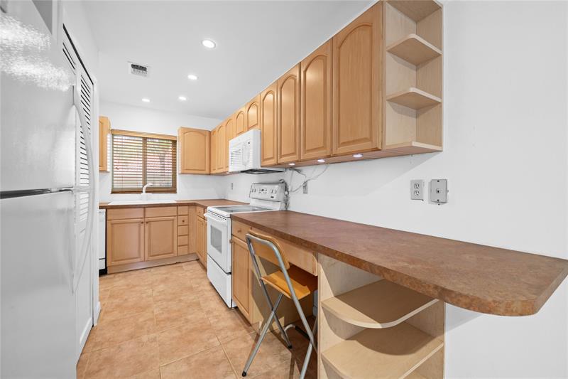 Image 20 of 32 For 2501 Ocean Blvd  301