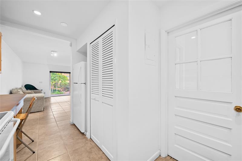 Image 21 of 32 For 2501 Ocean Blvd  301